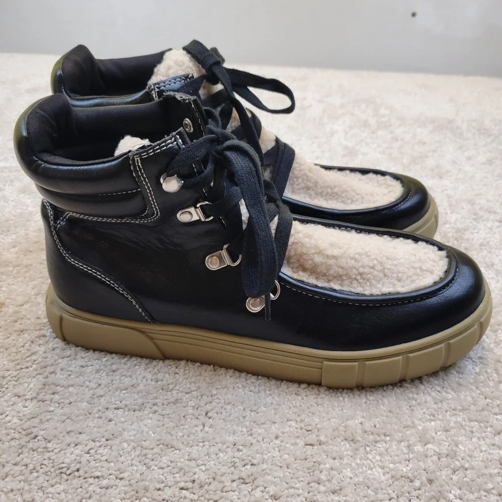 NWT Womens Universal Thread Kimber Sherpa Tongue Boots BLACK Size 10 Memory Foam